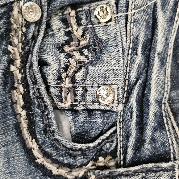 Vintage Miss Me Jeans – Timeless Style with Unique Character - Picture 3 of 8